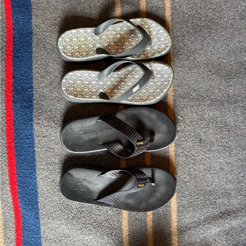 Teva black & Nike black/white flip flops, wmns 7
